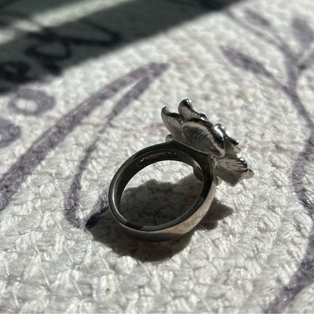 Flower ring - Size 8 - Picture 3 of 4